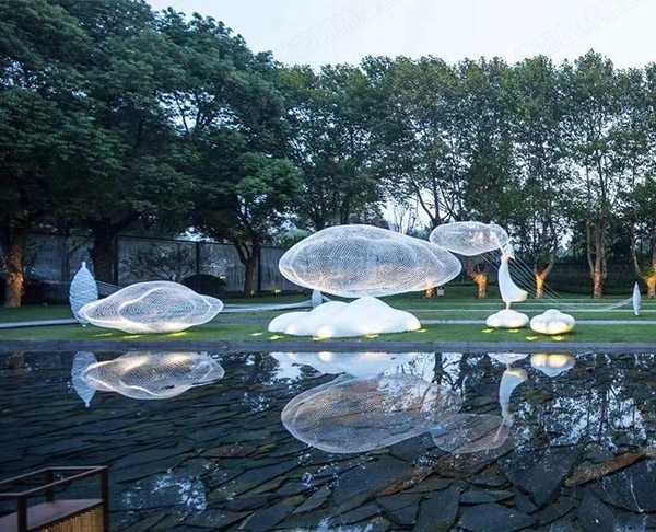 工廠(chǎng)現(xiàn)貨不銹鋼鏤空云朵雕塑